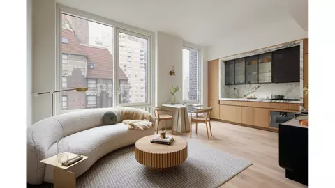 135 E 47th St #27A, New York, NY 10017