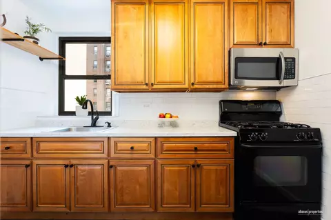 Kitchen - 515 E 7th St #2A, Brooklyn, NY 11218 photo 2 of 2