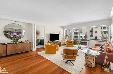 58 W 58th St #7C, New York, NY 10019