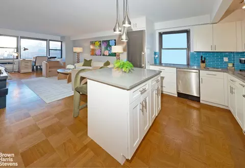 245 E 24th St #9C, New York, NY 10010