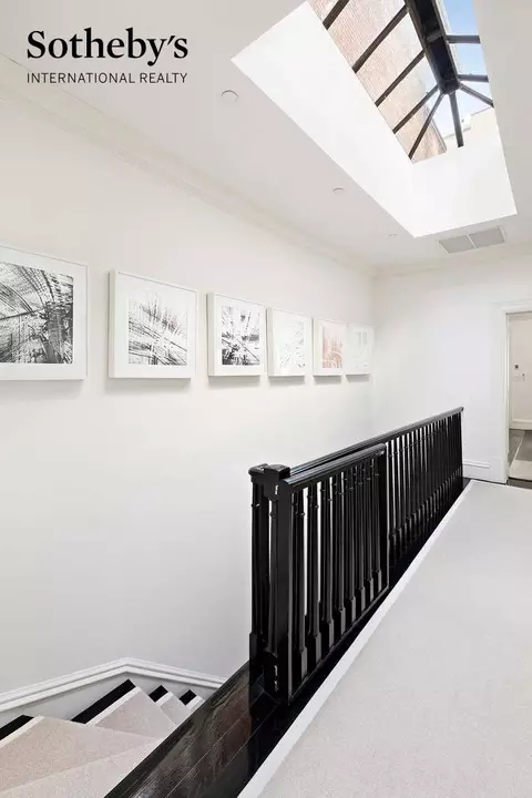 10 E 73rd St, New York, NY 10021