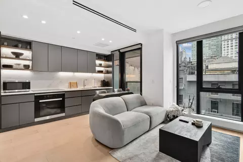 300 W 30th St #4B, New York, NY 10001