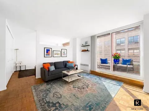 350 W 50th St #5-W, New York, NY 10019
