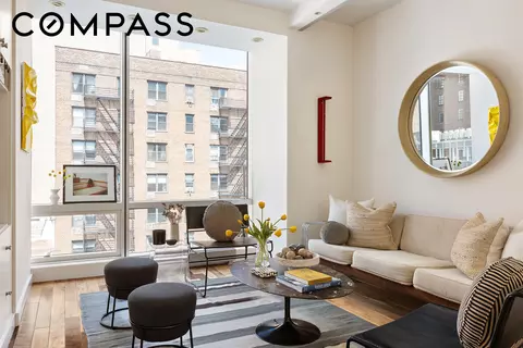 166 W 18th St #4A, New York, NY 10011