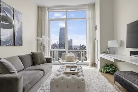 460 W 42nd St #53G, New York, NY 10036