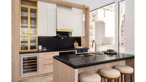 660 Lexington Ave #2B, New York, NY 10022