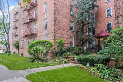 221 Mcdonald Ave #4-N, Brooklyn, NY 11218