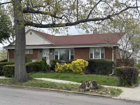 168-04 Grand Central Pkwy, Jamaica, NY 11432
