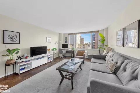 130 W 67th St #22H, New York, NY 10023