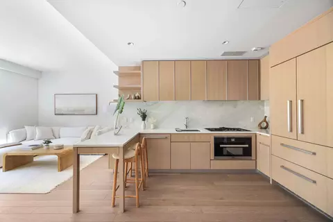 500 W 45th St #211, New York, NY 10036