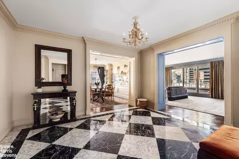 650 Park Ave #17B, New York, NY 10065