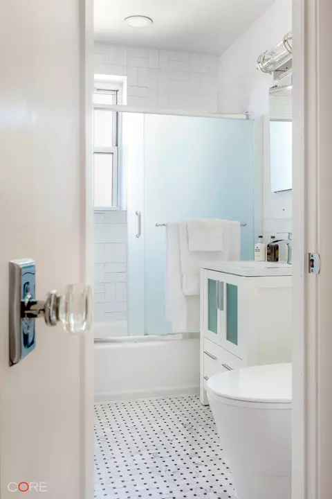 Bath - 930 E 7th St #6C, Brooklyn, NY 11230 photo 1 of 1