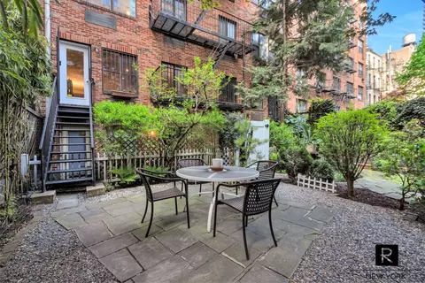216 E 75th St #1W-2W, New York, NY 10021