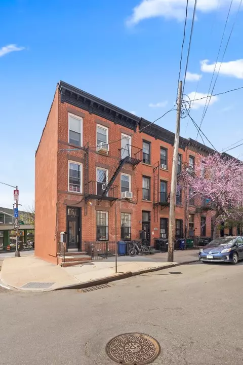 664 Henry St, Brooklyn, NY 11231