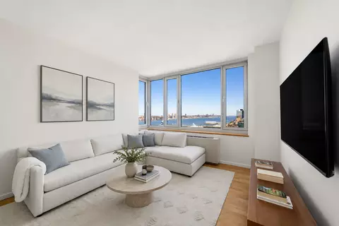635 W 42nd St #24B, New York, NY 10036