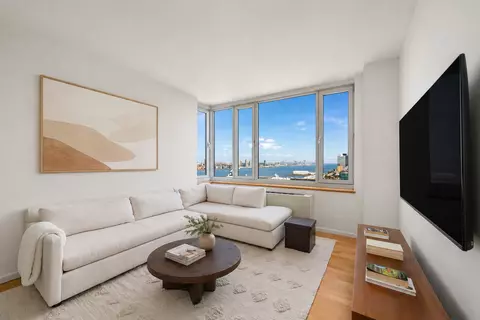 635 W 42nd St #24B, New York, NY 10036