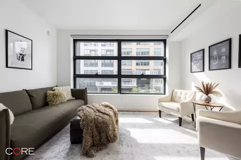 547 W 47th St #317, New York, NY 10036
