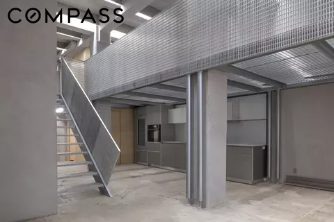 529 W 42nd St #1A, New York, NY 10036