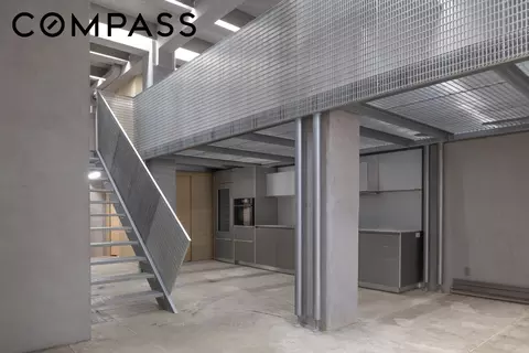 529 W 42nd St #1A, New York, NY 10036