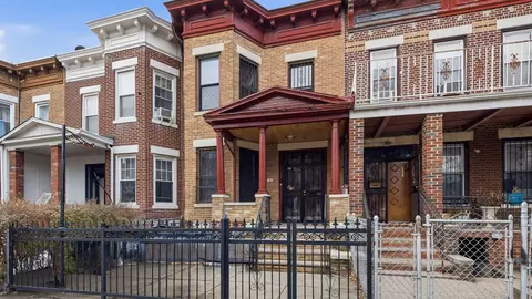 160 E 31st St, Brooklyn, NY 11226