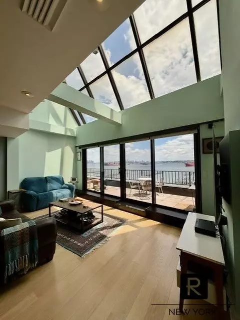 10 Bay Street Lndg #8-D, Staten Island, NY 10301