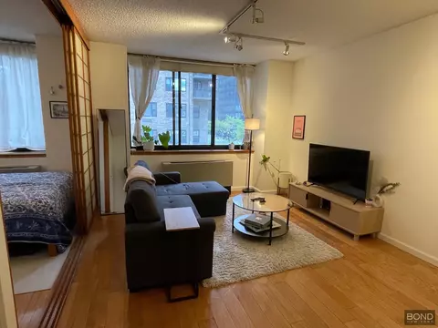 250 E 40th St #4D, New York, NY 10016
