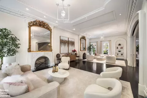 47 W 9th St, New York, NY 10011