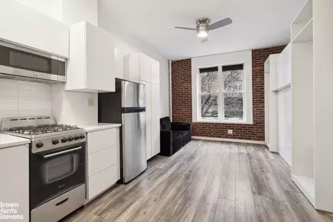 453 W 22nd St #2R, New York City, NY 10010