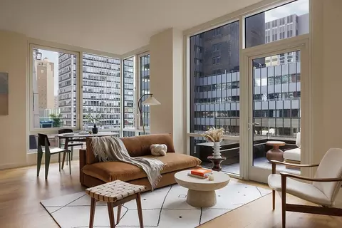 135 E 47th St #20C, New York, NY 10017