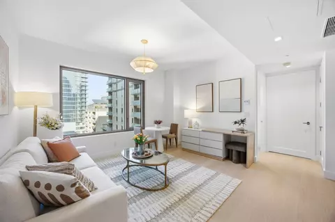 24-01 Queens Plz N #1601, New York City, NY 11101