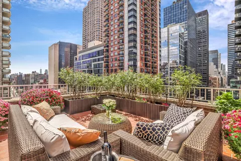 305 E 40th St #19F, New York, NY 10017