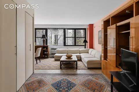 210 E 15th St #6D, New York, NY 10003
