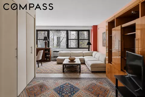 210 E 15th St #6D, New York, NY 10003