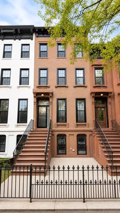 887 Lafayette Ave, Brooklyn, NY 11221
