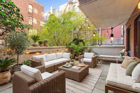 353 E 104th St #2F, New York, NY 10029