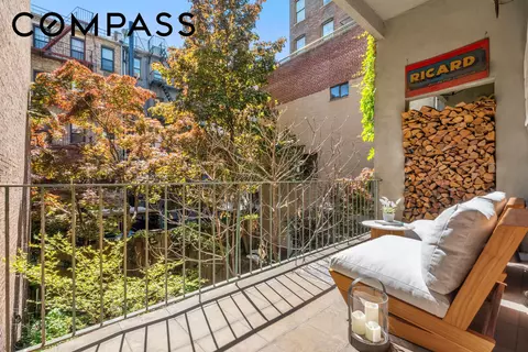 228 W 21st St #2, New York, NY 10011