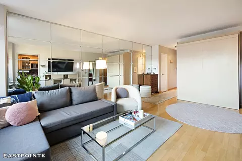 201 W 21st St #8A, New York, NY 10011