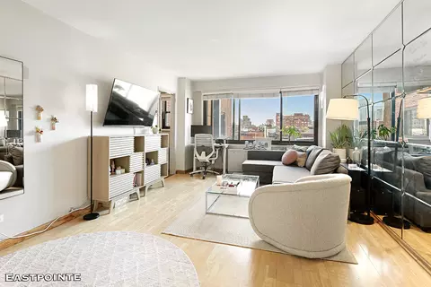 201 W 21st St #8A, New York, NY 10011