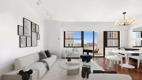 58 W 58th St #32A, New York, NY 10019