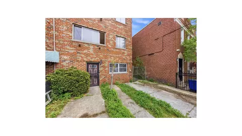 1323 E 222nd St, New York City, NY 10469