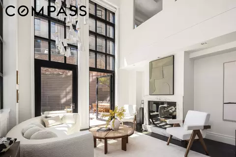 137 Franklin St #1, New York, NY 10013