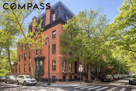 58 Remsen St #1R, Brooklyn, NY 11201