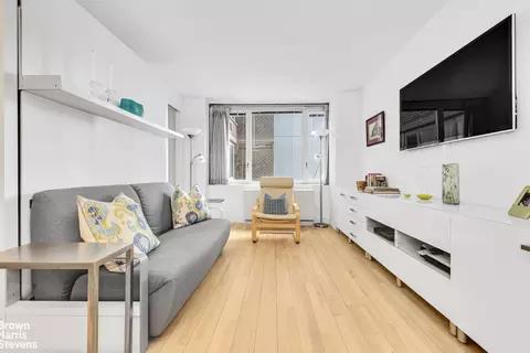 322 W 57th St #49Q, New York, NY 10019
