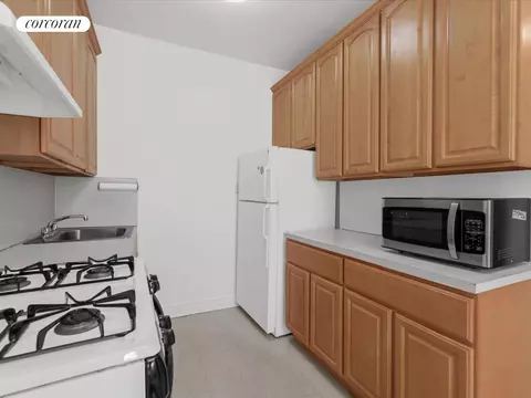 Kitchen - 1560 E 18th St #2C, Brooklyn, NY 11230 photo 2 of 3