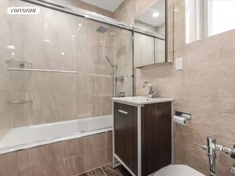 Bath - 1560 E 18th St #2C, Brooklyn, NY 11230 photo 1 of 1
