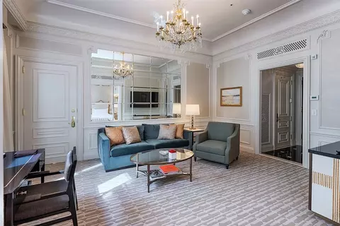 2 E 55th St #112129, New York, NY 10022