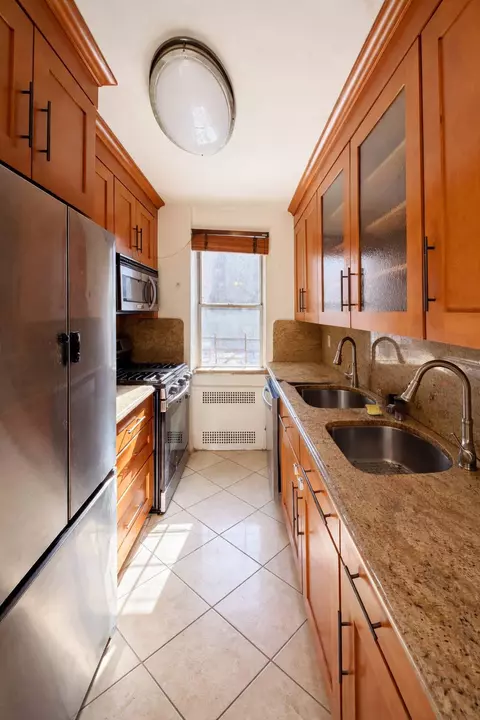 920 E 17th St #212, Brooklyn, NY 11230