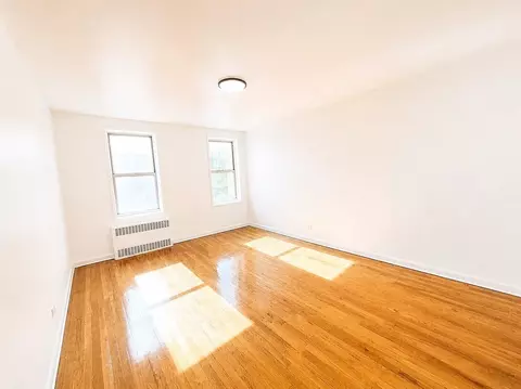 Living - 2331 Ocean Ave #5A, Brooklyn, NY 11229 photo 2 of 2