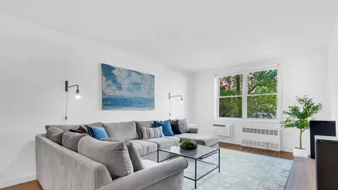 100 W 12th St #2D, New York, NY 10011