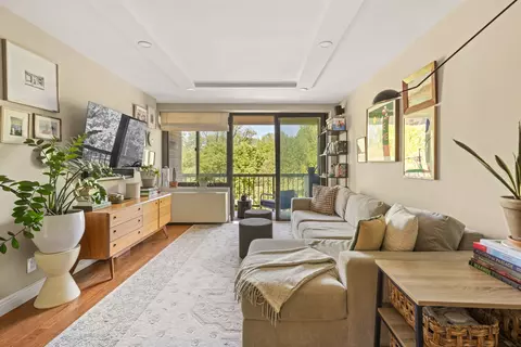 207 Prospect Park SW #3C, Brooklyn, NY 11218